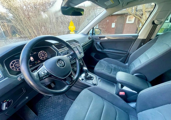 Volkswagen Tiguan cena 107999 przebieg: 125000, rok produkcji 2017 z Warszawa małe 92